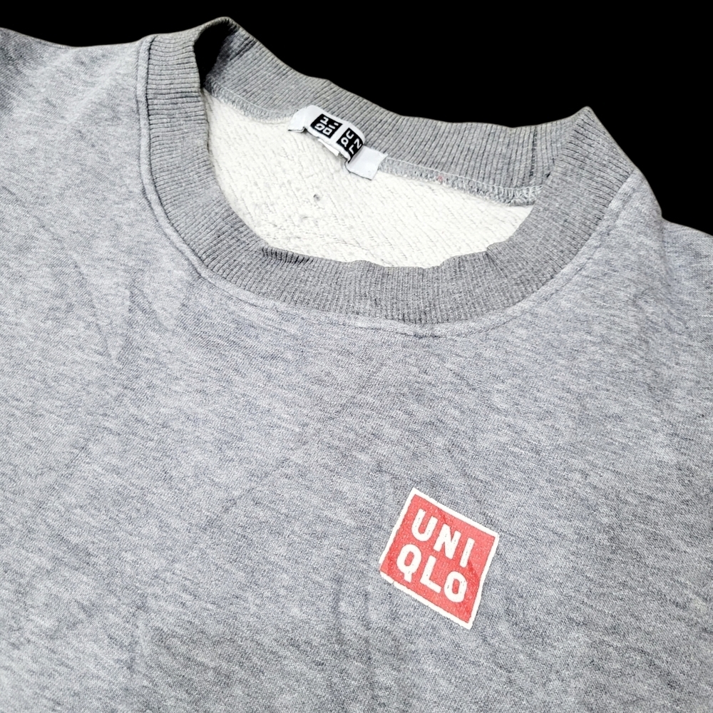 2/$20 Uniqlo Grey Classic Logo Crewneck Sweatshirt Top Size: M